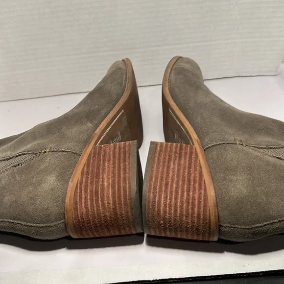 TOMS Women's Esme Desert Taupe Suede Chelsea Boot Size 8. 2.5” heel size - Picture 7 of 15